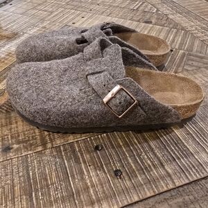 Women's brown Wool Birkenstock Clogs with Buckle